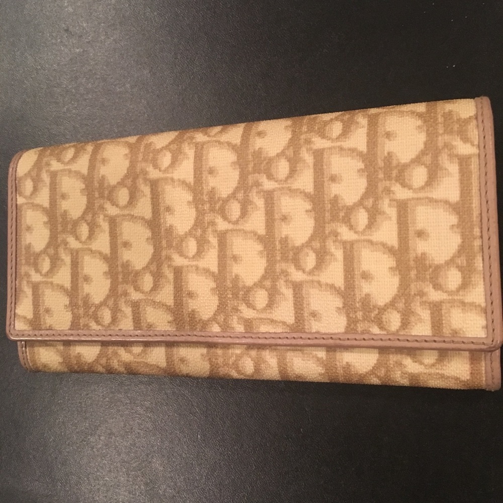 🎄FLASH SALE 🎄 Christian Dior long beige Wallet